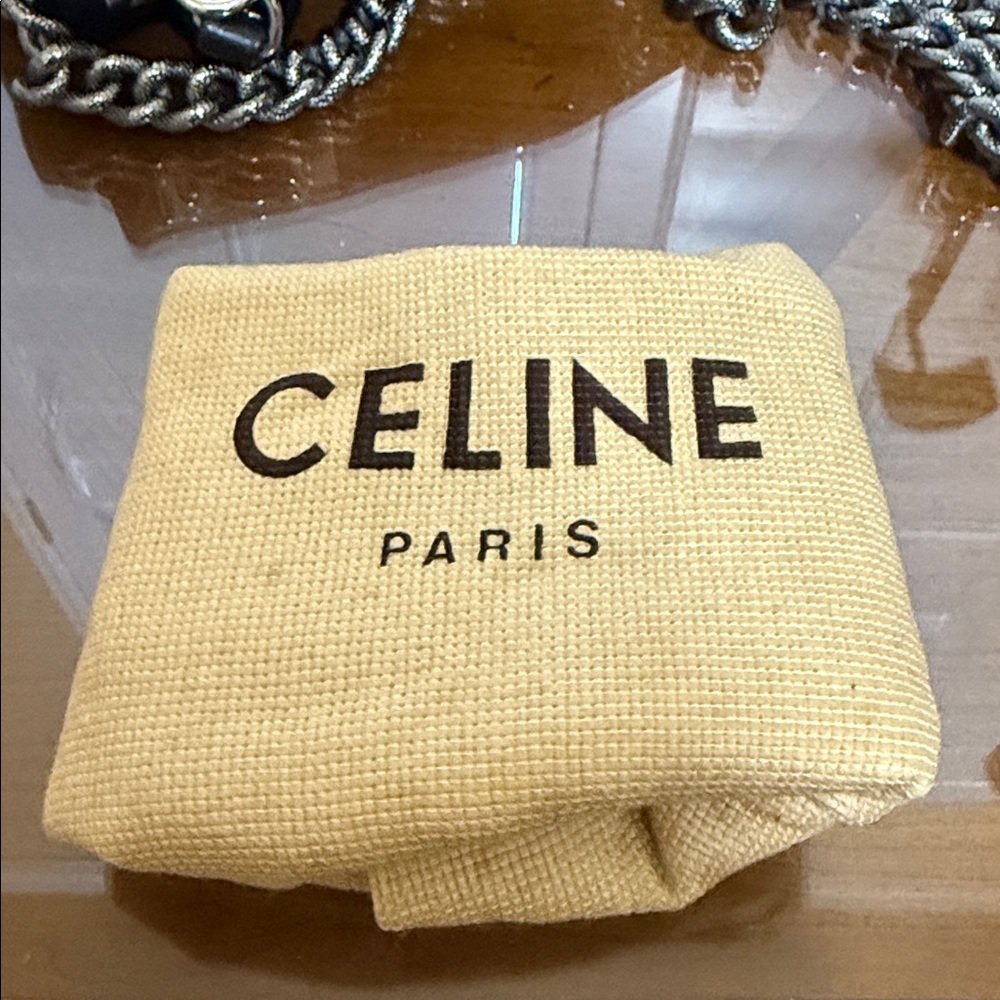 🔥 Sale 🔥- Celine Black Leather Bag with Chain Strap and Lock Set - Picture 16 of 16